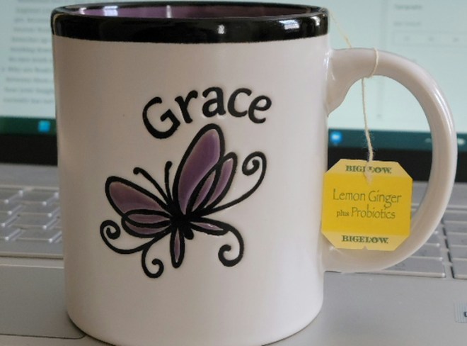 Butterfly Grace mug with tea bag